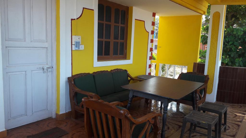 Hotel Yellow House Calangute Exterior foto
